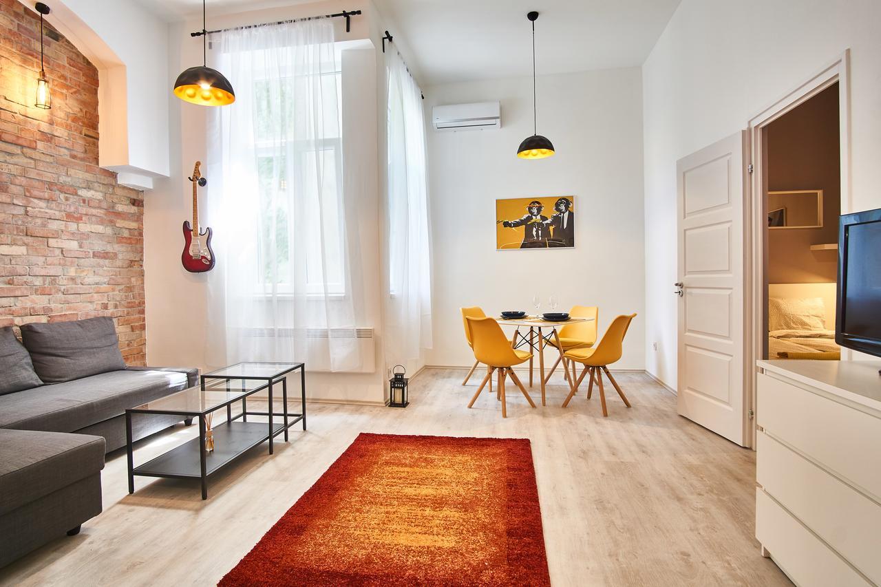 Design Apartment In The City Center With Ac Budapest Luaran gambar