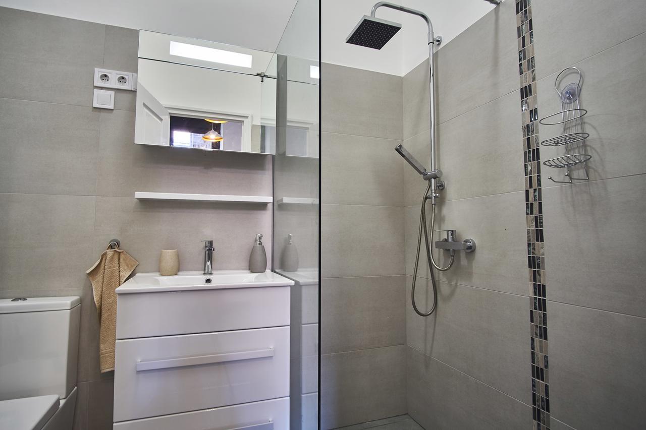 Design Apartment In The City Center With Ac Budapest Luaran gambar