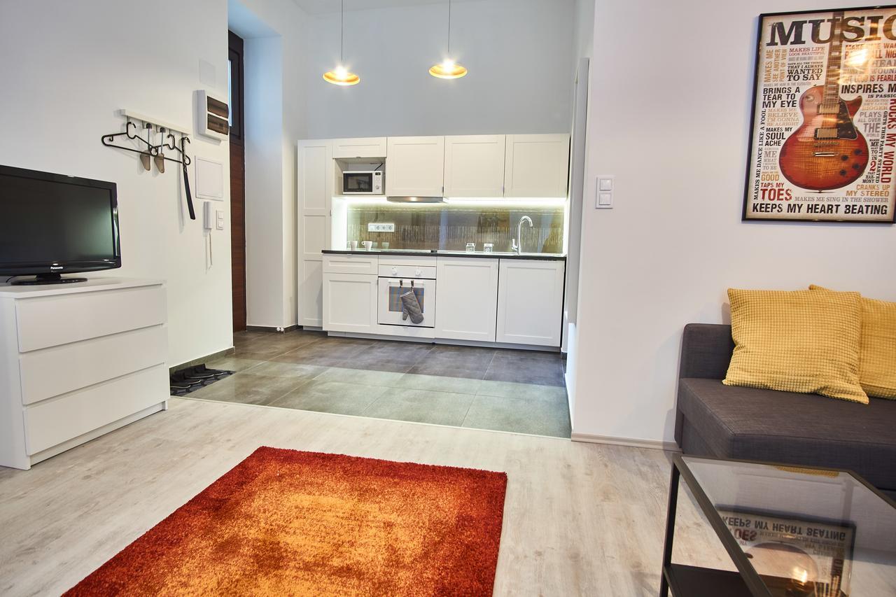 Design Apartment In The City Center With Ac Budapest Luaran gambar