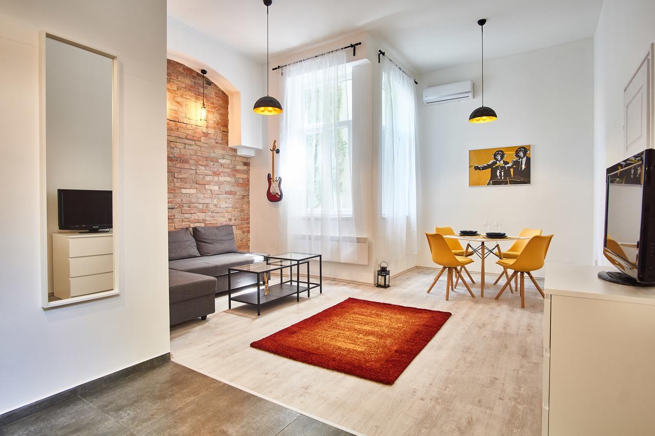 Design Apartment In The City Center With Ac Budapest Luaran gambar