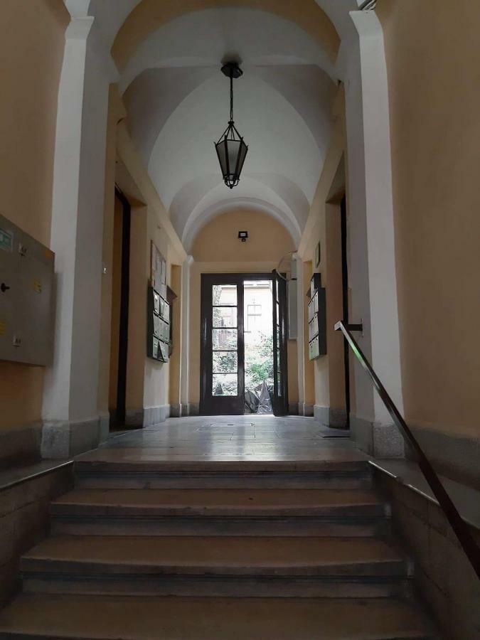 Design Apartment In The City Center With Ac Budapest Luaran gambar